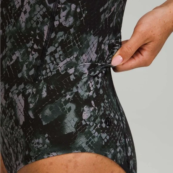 Lululemon Zip Back Paddle Swim Suit
Hideaway Multi Print Size 8 High Neck - Picture 12 of 12